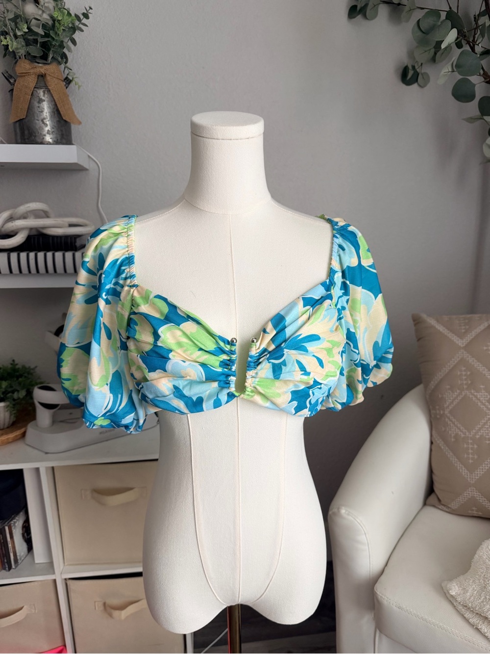 Ruched Floral Puff-Sleeve Crop Top in Blue & Green